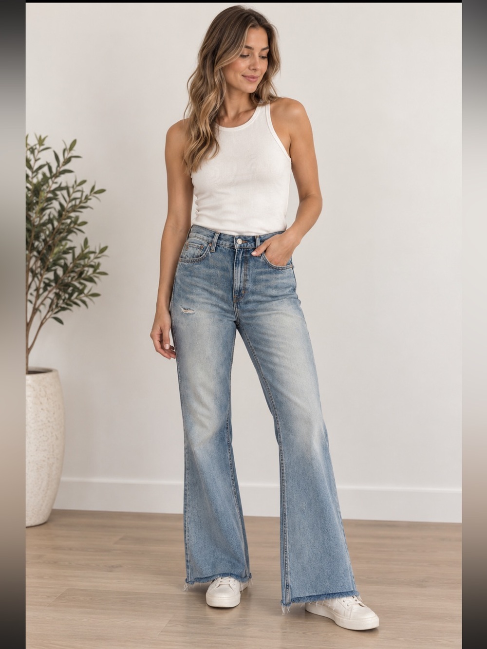 Ética Sasha Modern Flare Jeans Size 26 High Rise Light Wash Raw Hem